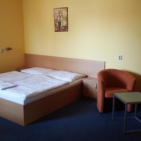 Bed and Breakfast Lehar Panzio Комарно Екстер'єр фото